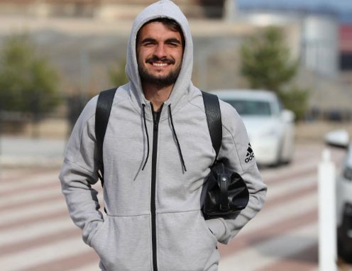 Sivassporlu Fatih Aksoy’dan 35 aileye gıda yardımı 
