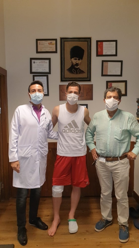 Sivassporlu futbolcu Hakan Arslan ameliyat oldu 