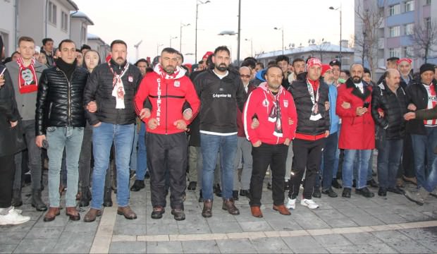 Sivassporlu taraftarlardan hakemlere tepki yürüyüşü
