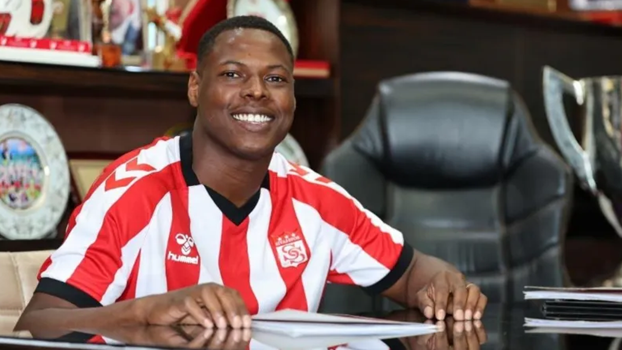 Sivasspor'un golcüsü Sırra kadem bastı!