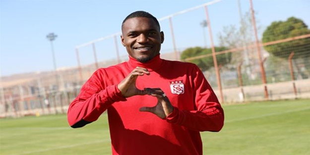 Sivasspor'un yıldızı Thievy Bifouma:Şampiyonluğun favorisi Beşiktaş