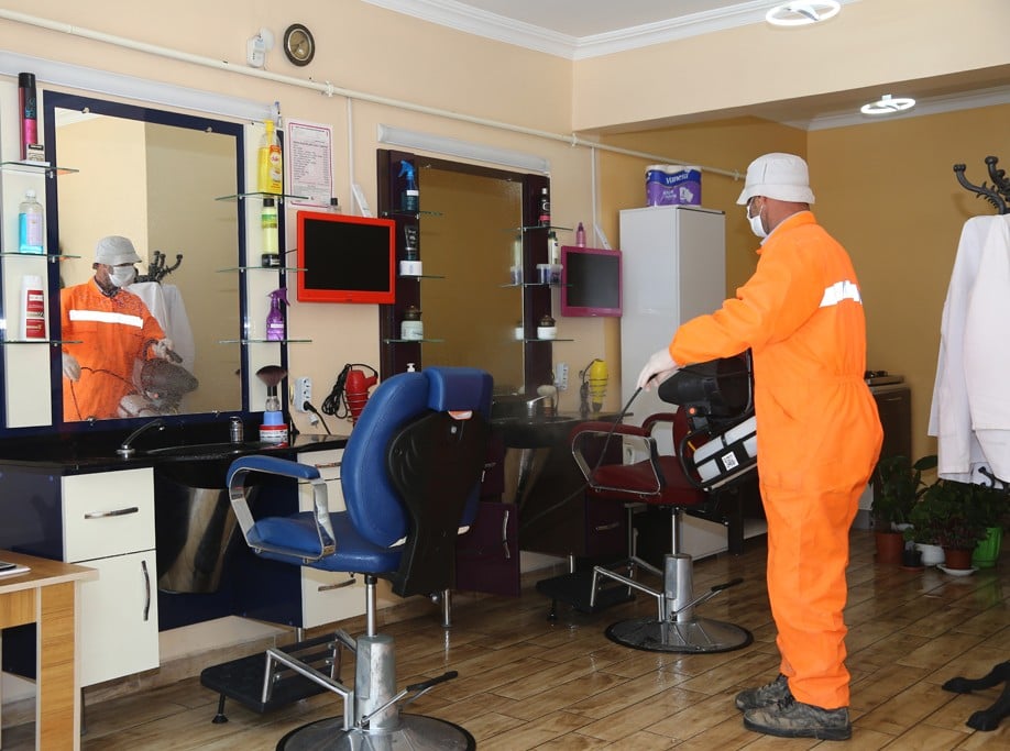 Sivas’ta berber, kuaför ve güzellik merkezleri dezenfekte ediliyor 