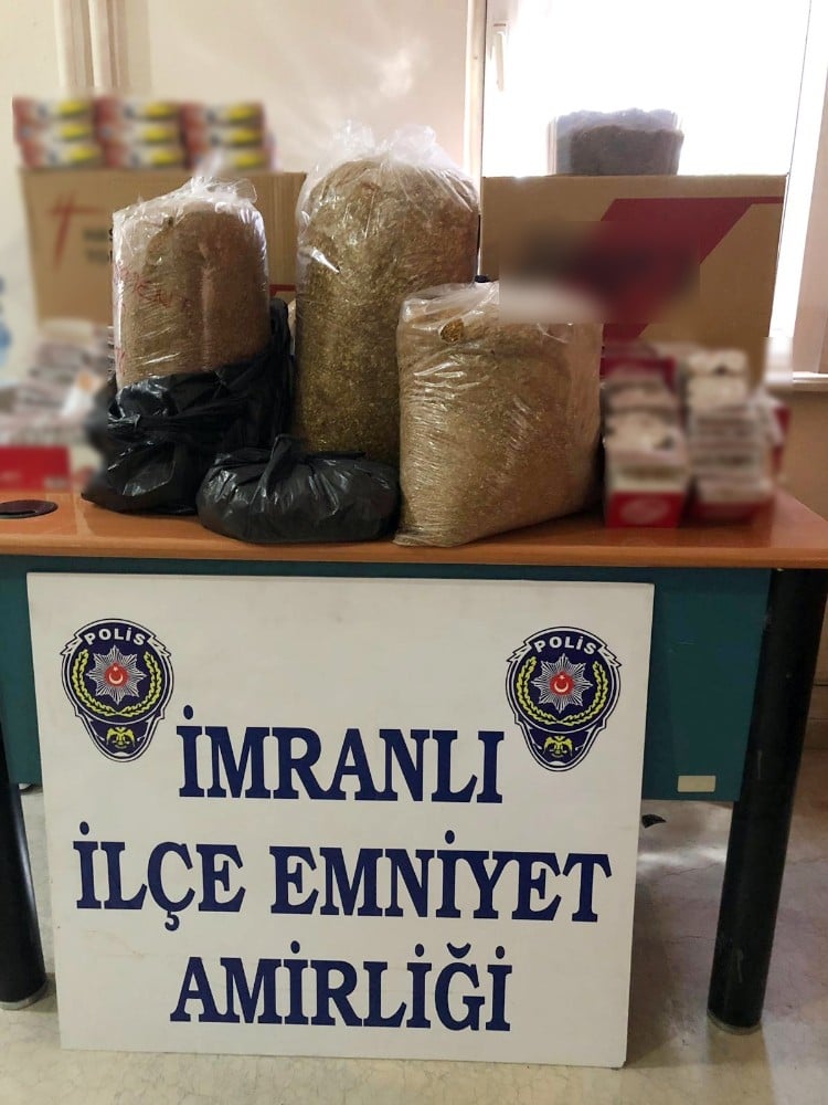 Sivas’ta 21 kilo kaçak tütün ve bin adet makaron ele geçirildi 