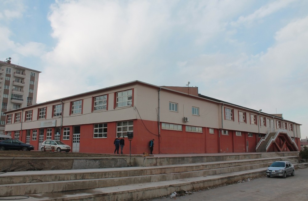 Sivas’ta 4 Eylül Spor Salonu yenilenecek 