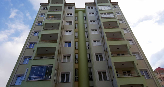 Sivas’ta 5. kattan düşen alzheimer hastası kadın öldü