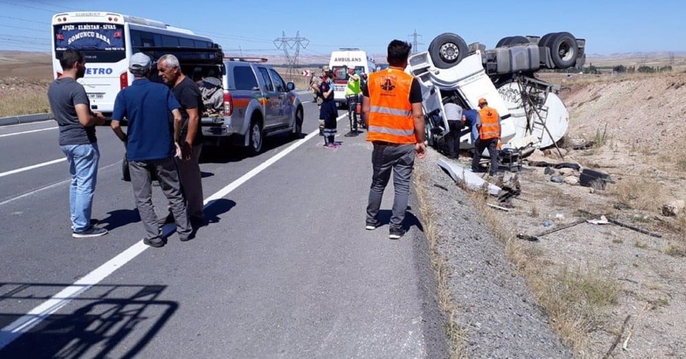 Sivas’ta akaryakıt tankeri devrildi: 1 yaralı 
