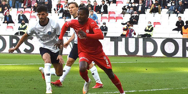 Sivas'ta Balotelli puanı kurtardı