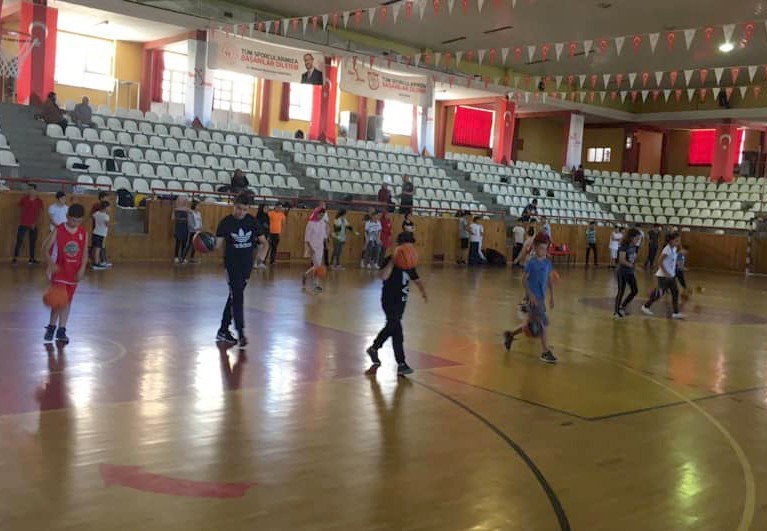 Sivas’ta basketbol yaz okulu sürüyor 