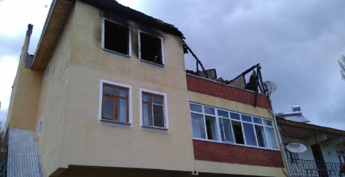 Sivas'ta bir kişi evindeki yangını söndürmek isterken öldü