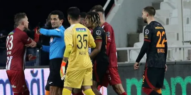 Sivas'ta bu pozisyona bakın hakem ne dedi!