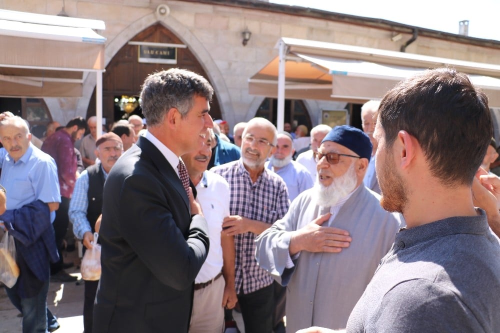 Sivas’ta cami cemaatinden Feyzioğlu’na yoğun ilgi 