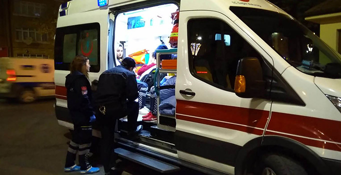 Sivas'ta elma yüklü tır devrildi: 1 kişi hayatını kaybetti