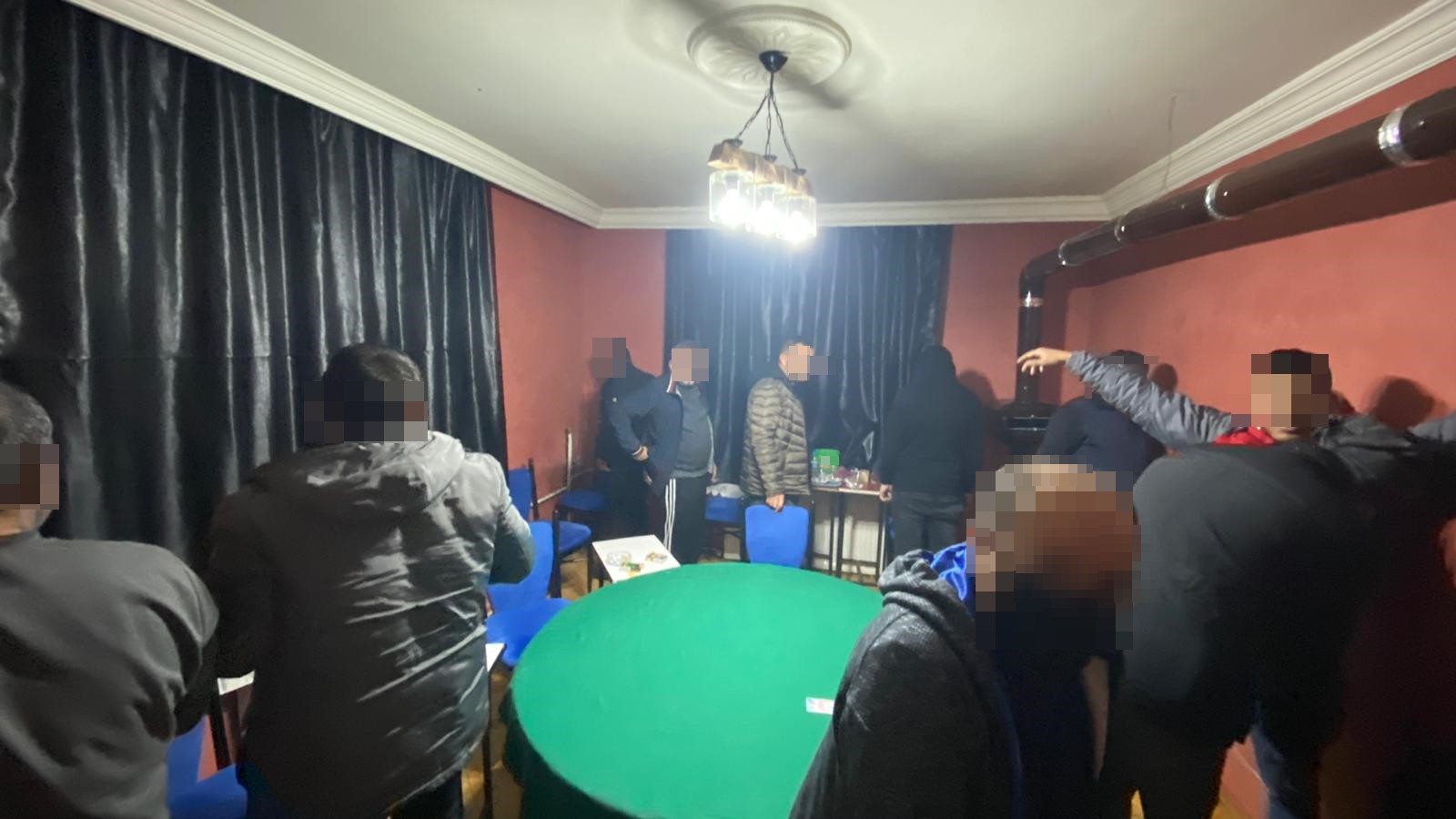Evde kumar oynayan 11 kişiye 28 bin 734 lira ceza