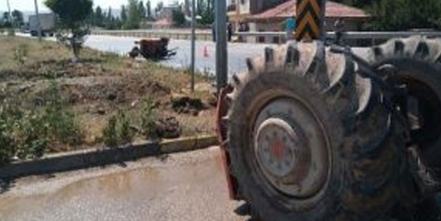 Sivas'ta feci kaza! Traktör ikiye bölündü