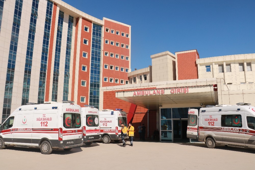 Sivas’ta gıda zehirlenmesi şüphesi ile 22 öğrenci hastaneye kaldırıldı 