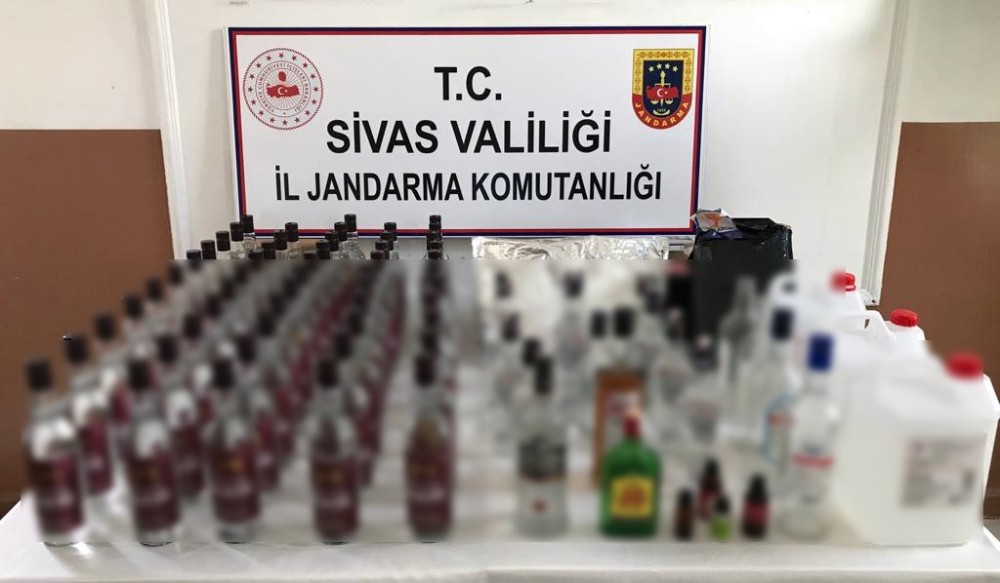 Sivas’ta gümrük kaçağı içki ile esrar ele geçirildi 