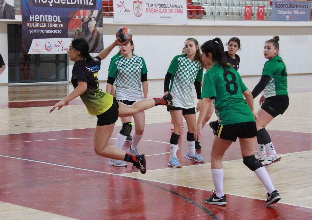 Sivas’ta hentbol şampiyonası devam ediyor 