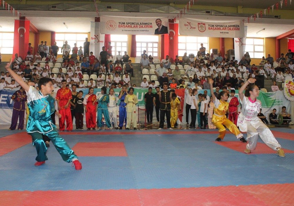 Sivas’ta “İl Spor Merkezleri” açıldı 