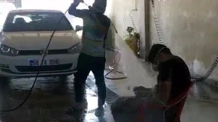 Sivas’ta işçiye tazyikli suyla işkence! Utanmadan paylaştı