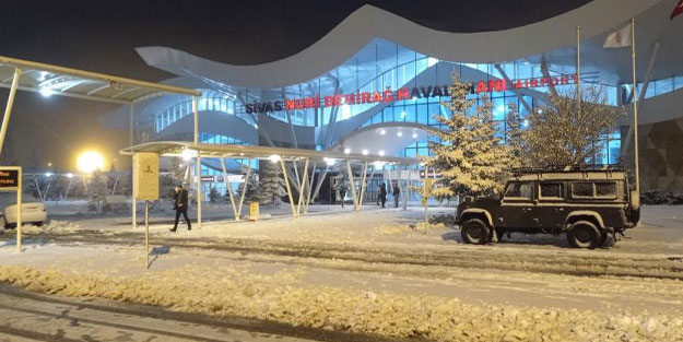 Sivas’ta kar etkili oldu! Hava ulaşımı aksadı