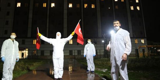 Sivas'ta karantina altındaki öğrencilere moral etkinliği