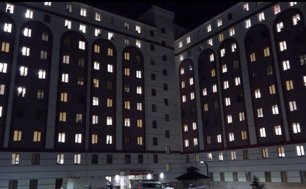 Sivas’ta kontrol altındaki öğrencilerden alkışlı destek 