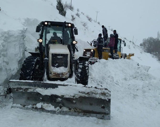 Sivas’ta köy yolları 8 bin 759 kez ulaşıma açıldı 
