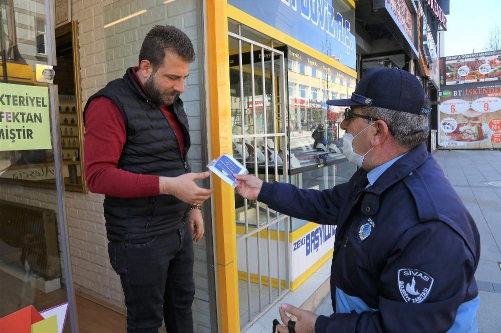 Sivas’ta maskeler Belediyeden 