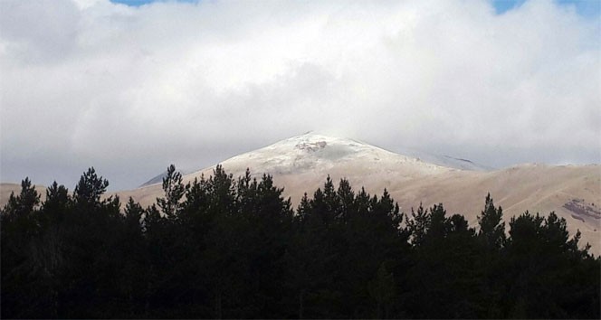 Sivas'ta mevsimin ilk karı yağdı