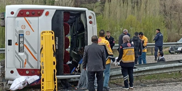 Sivas'ta minibüs böyle devrildi