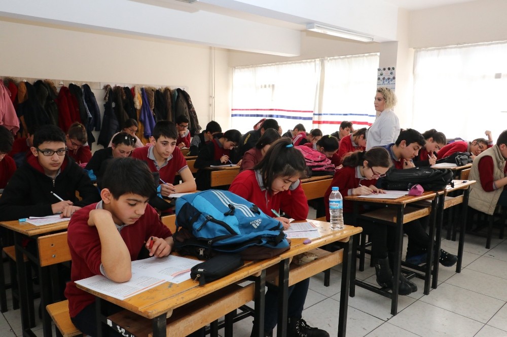 Sivas’ta öğrencilere yönelik izleme sınavı yapıldı 