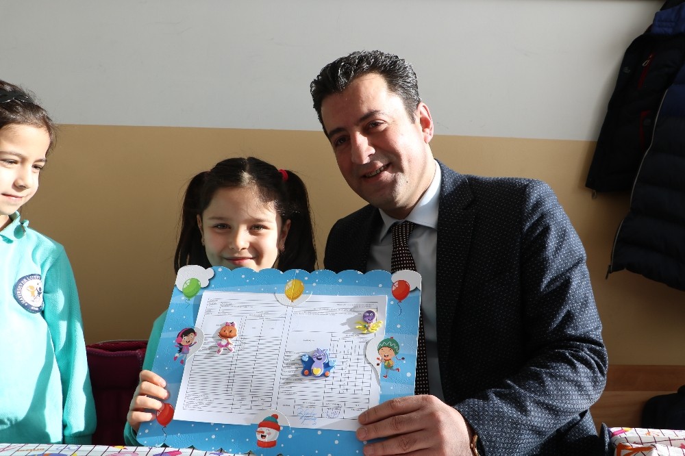 Sivas’ta öğrencilerin karne heyecanı 