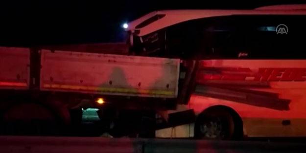 Sivas&#39;ta otobüs kazası! Ölü ve yaralılar var