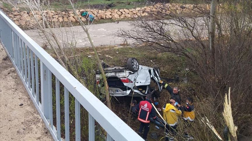 Sivas'ta otomobil devrildi: 4 kişi hayatını kaybetti