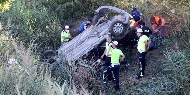 Sivas'ta otomobil devrildi: Yaralılar var
