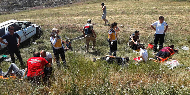 Sivas'ta otomobil şarampole uçtu! 2'si çocuk 7 yaralı