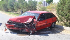 Sivas’ta otomobiller çarpıştı: 4 kişi yaralandı