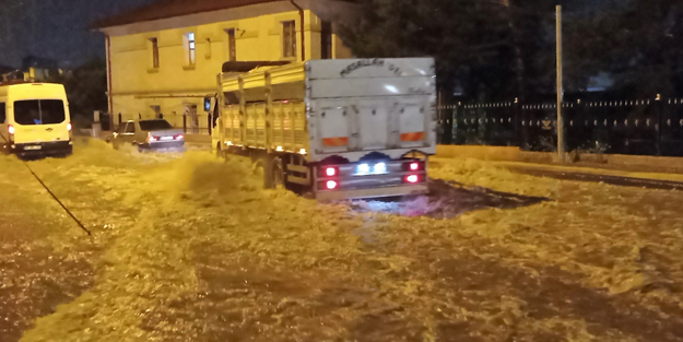 Sivas’ta sağanak yağış su baskınlarına neden oldu