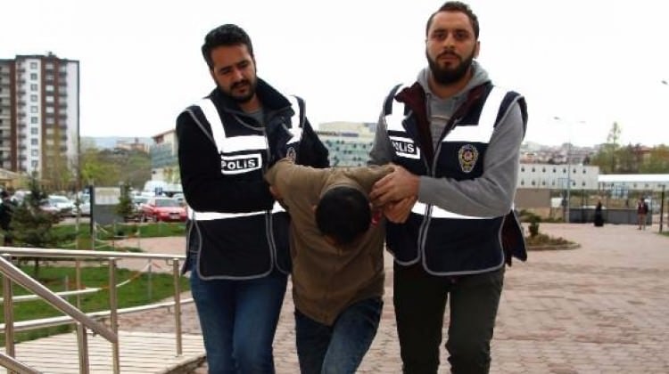 Sivas'ta telefon dolandırıcısı polisten kaçamadı