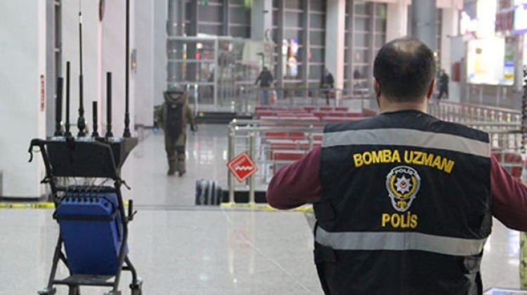 Sivas'ta terminalde unutulan çanta fünye ile patlatıldı