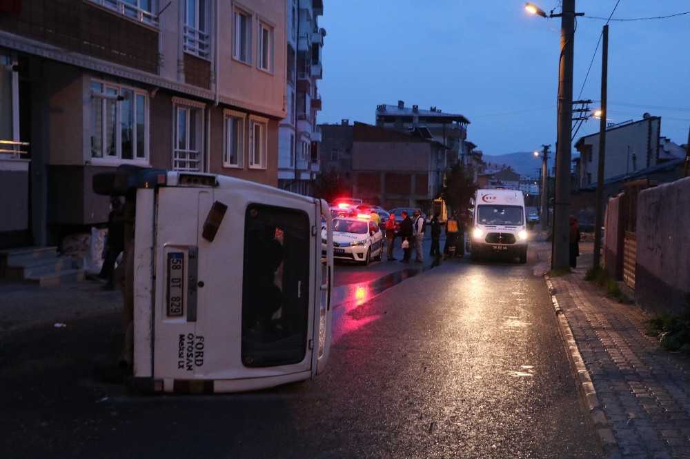 Sivas’ta trafik kazası : 2 yaralı 