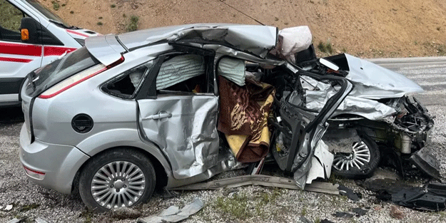 Sivas'ta trafik kazası: 2 kişi hayatını kaybetti