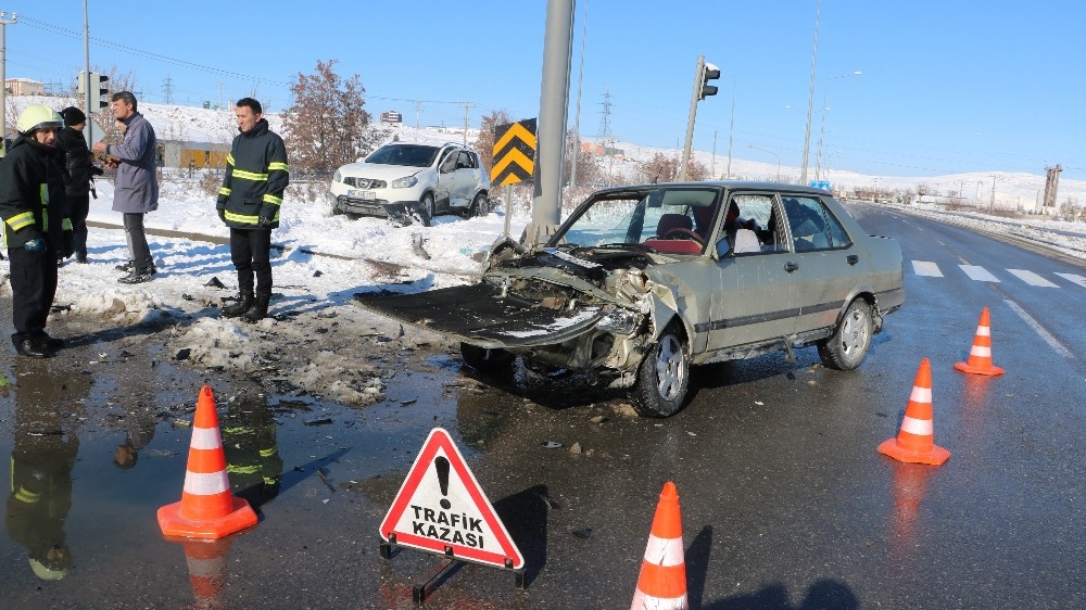 Sivas’ta trafik kazası: 5 yaralı 