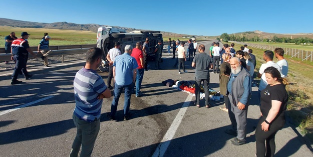 Sivas'ta trafik kazası: Yaralılar var