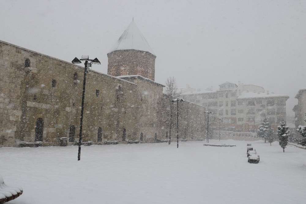 Sivas’ta yoğun kar yağışı 