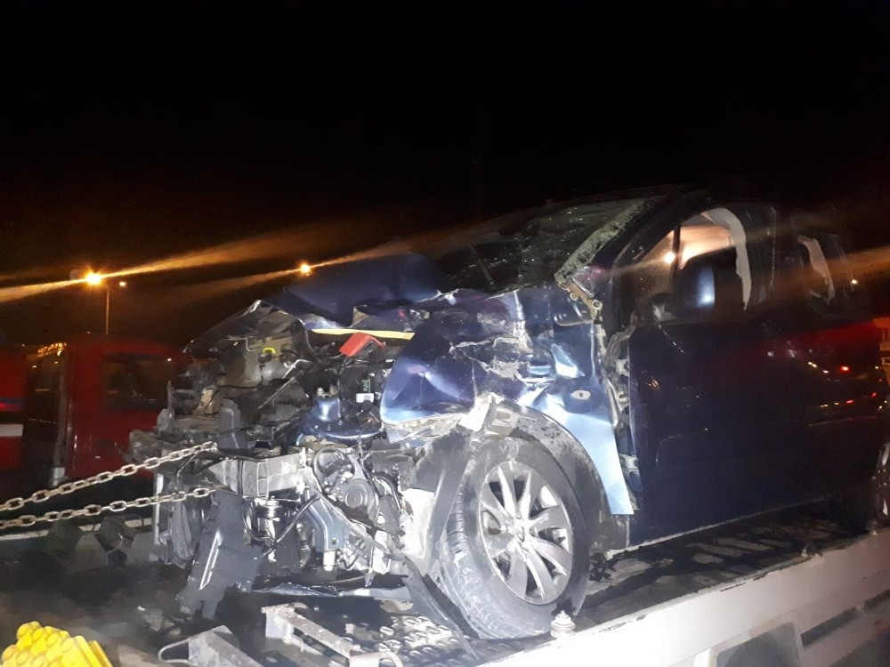 Sivas’ta yolcu otobüsüyle hafif ticari araç çarpıştı: 6 yaralı 