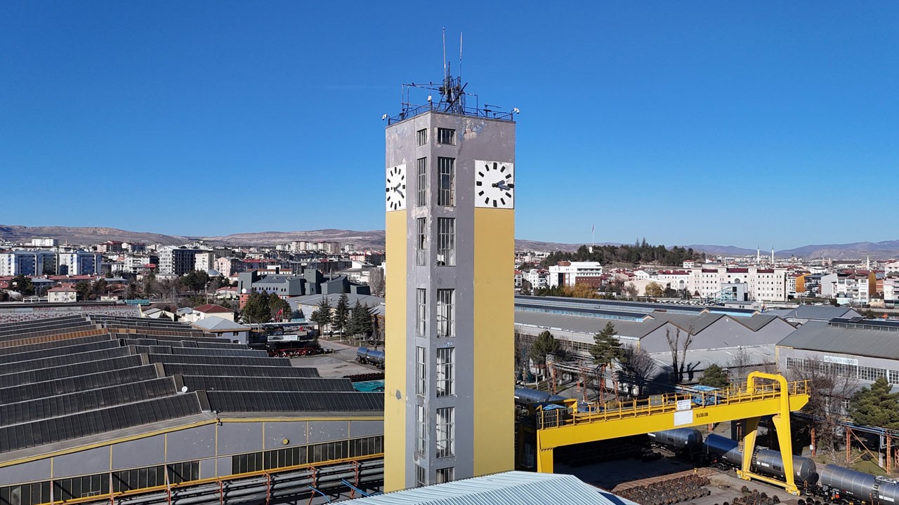 Sivas’ta zamanın sesi değişmedi! 87 yıldır mesaiyi o kule başlatıyor