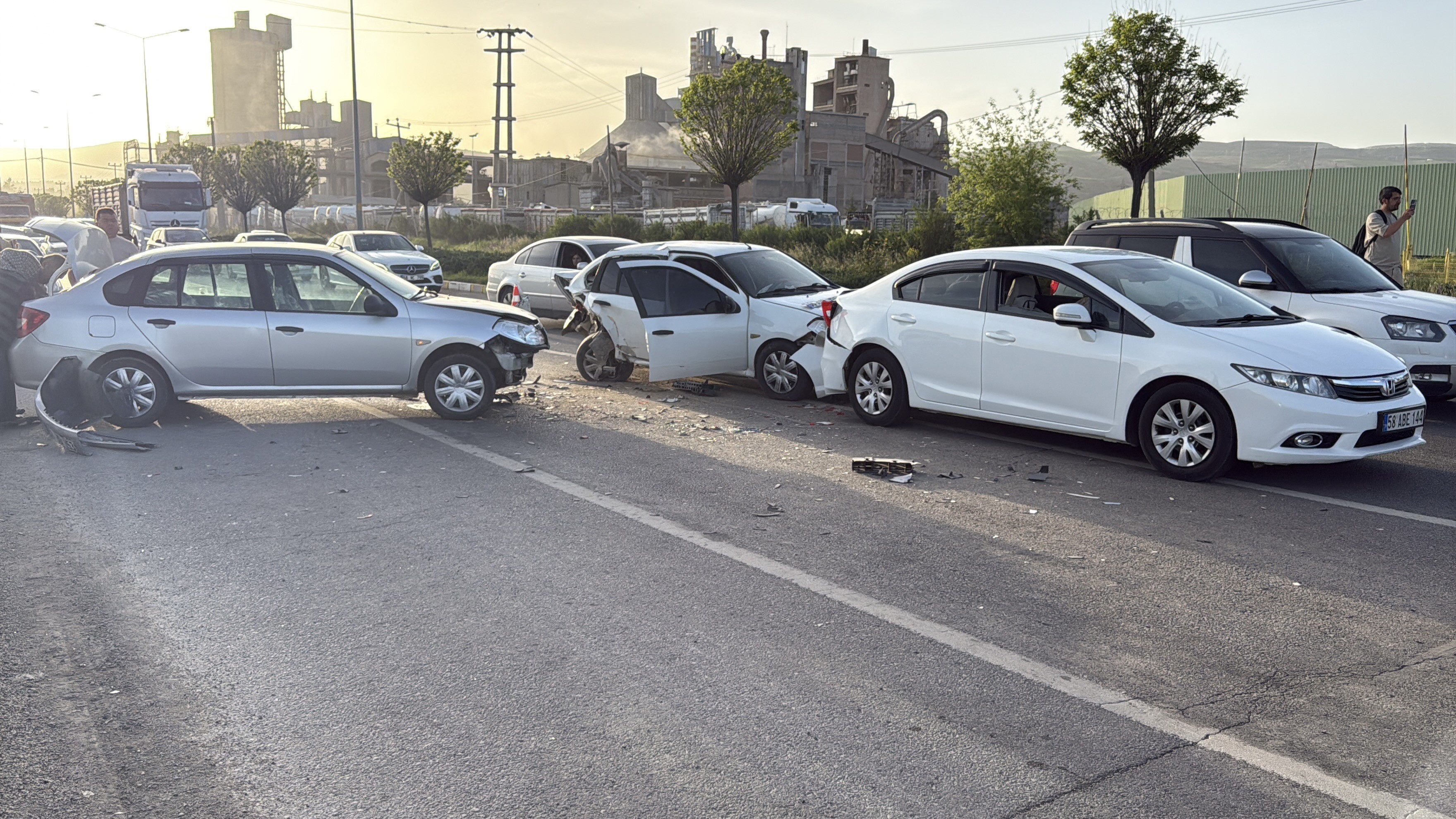 Sivas’ta zincirleme trafik kazası: 4 yaralı
