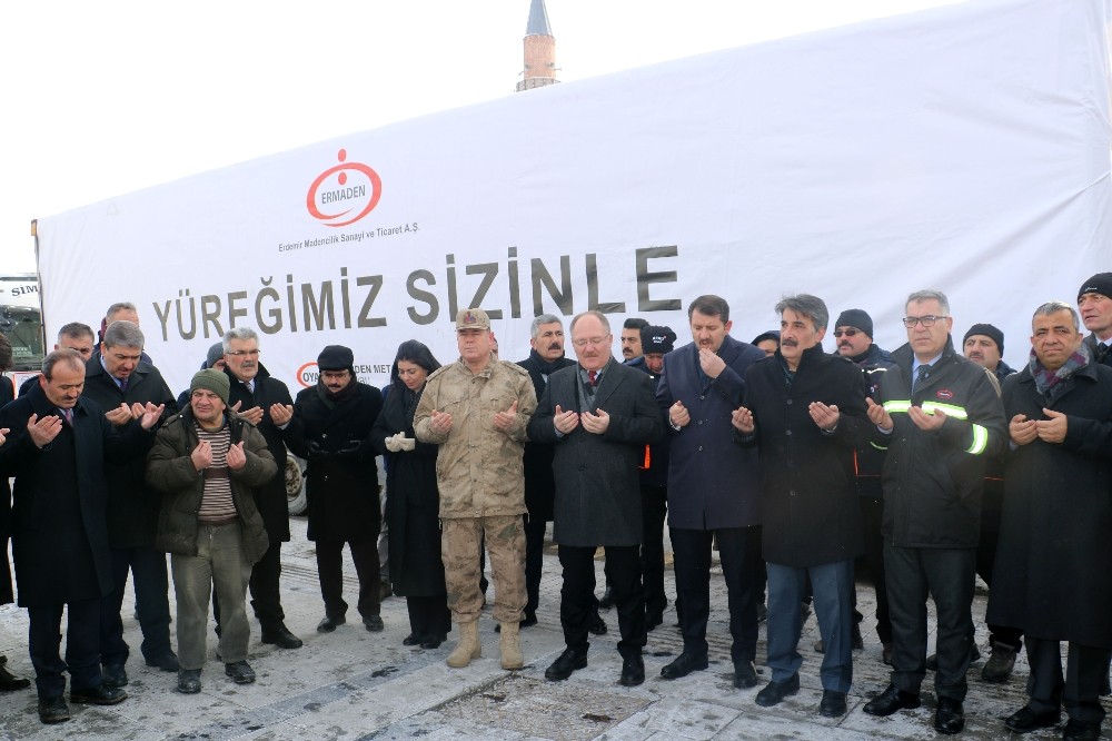 Sivas’tan, İdlib, Elazığ ve Malatya’ya 7 tır yardım malzemesi 