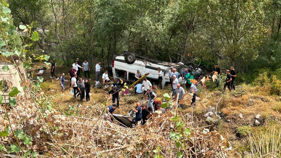 Sivas’tan kahreden kaza haberi! Minibüs şarampole uçtu: 4 can kaybı, 10 yaralı